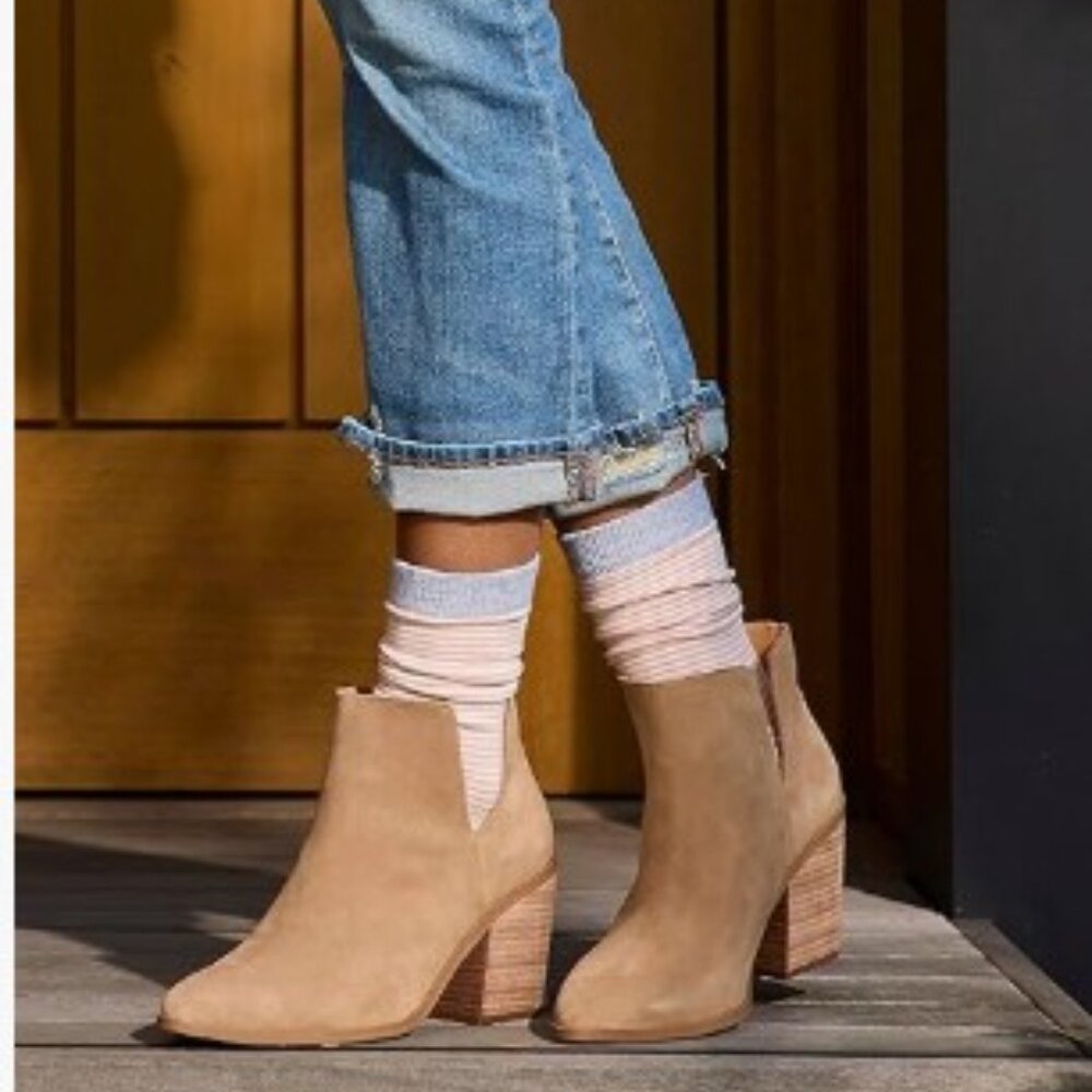 Lisa Vicky Kicky Saddle Brown Suede Ankle Booties 11M NIB